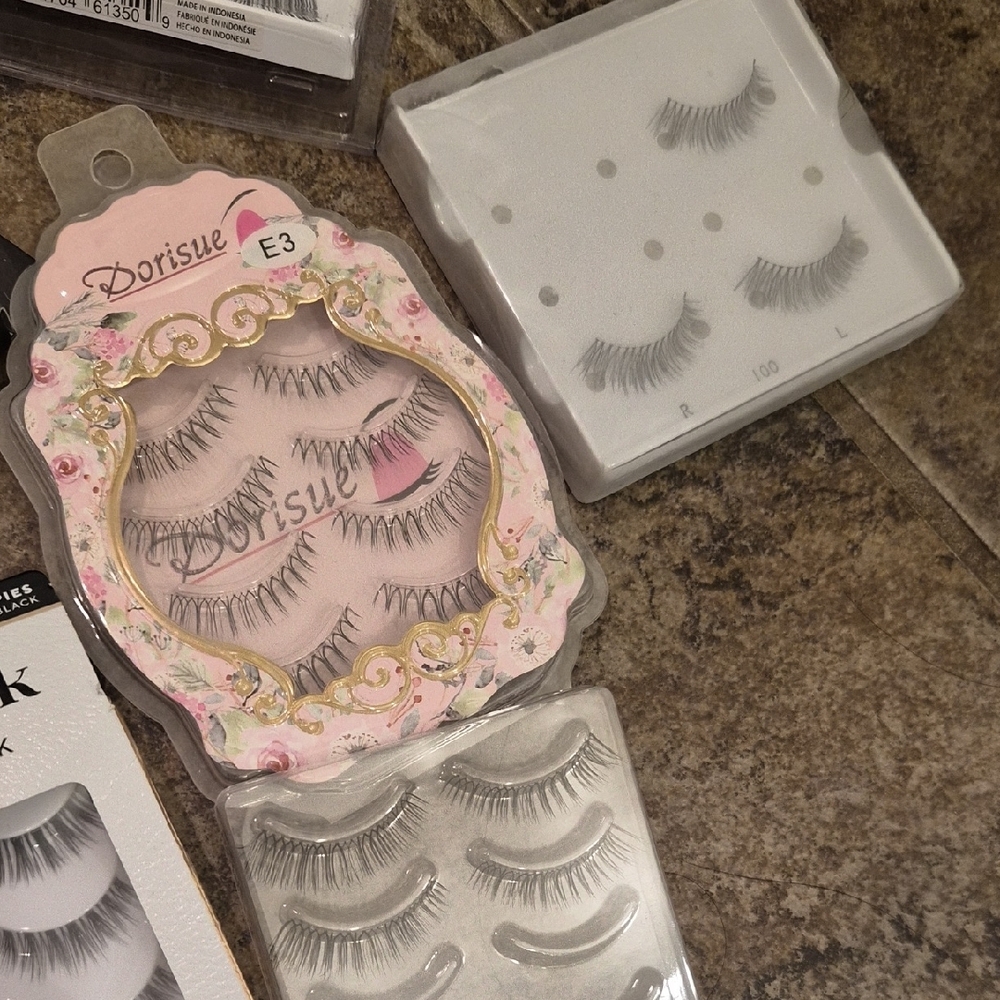 Assorted False Eyelashes Collection - Picture 4 of 5